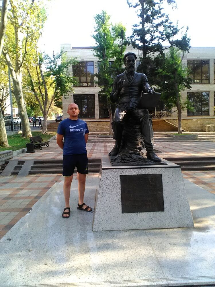  10334221  Alexandr, 44 ,    