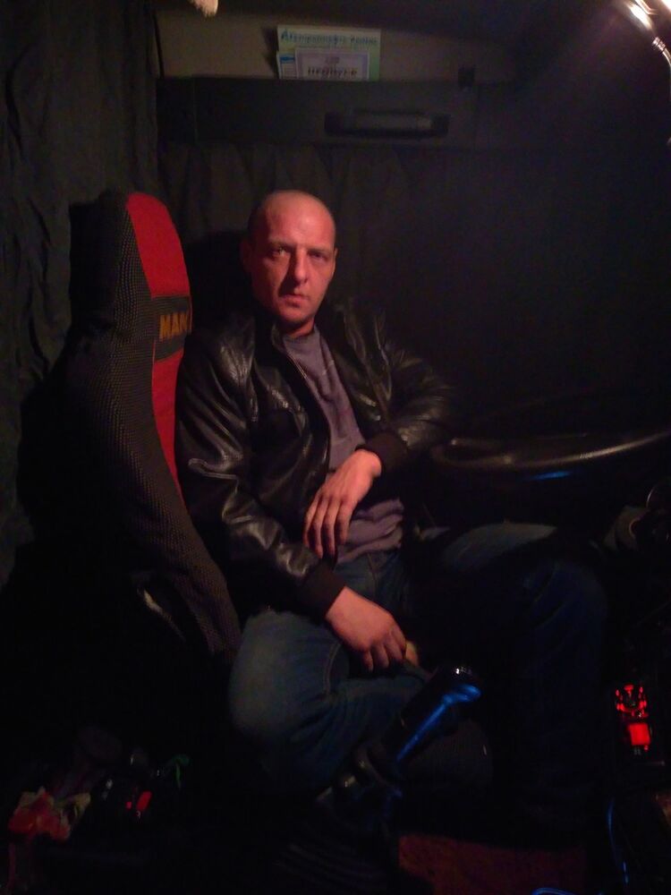  8781581  ANDREI, 49 ,    