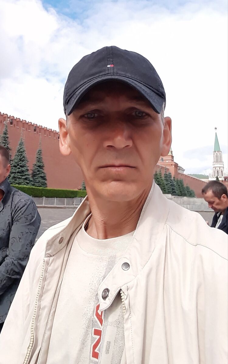  40832991  Viktor, 55 ,    