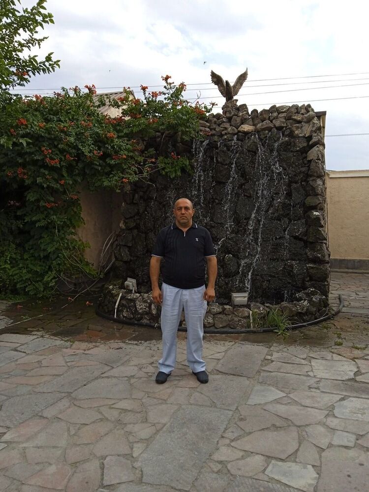  53483551  Vazgen, 37 ,    