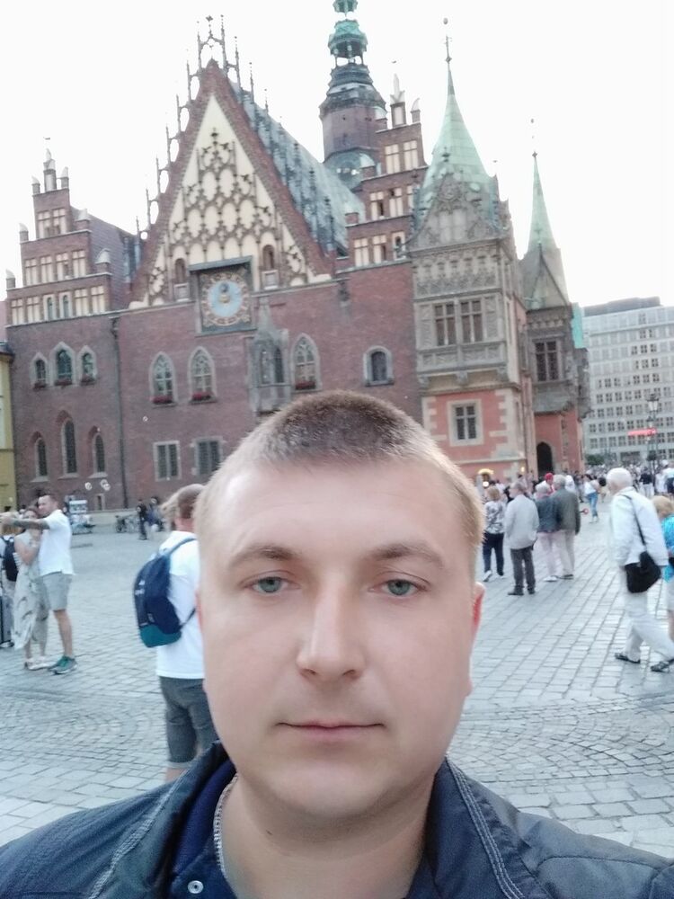  18058391  Taras, 37 ,    