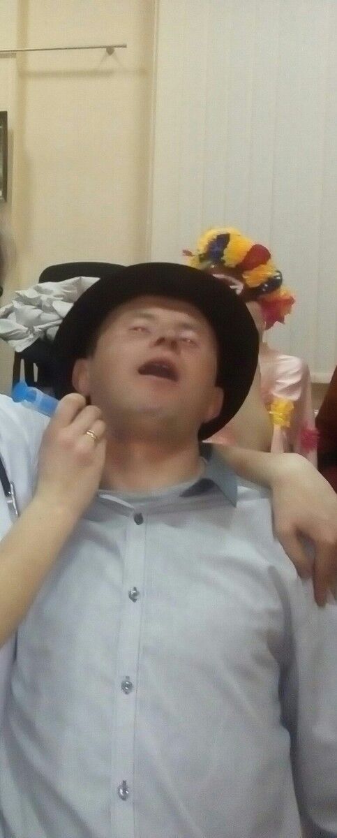  ,   Artur, 41 ,  