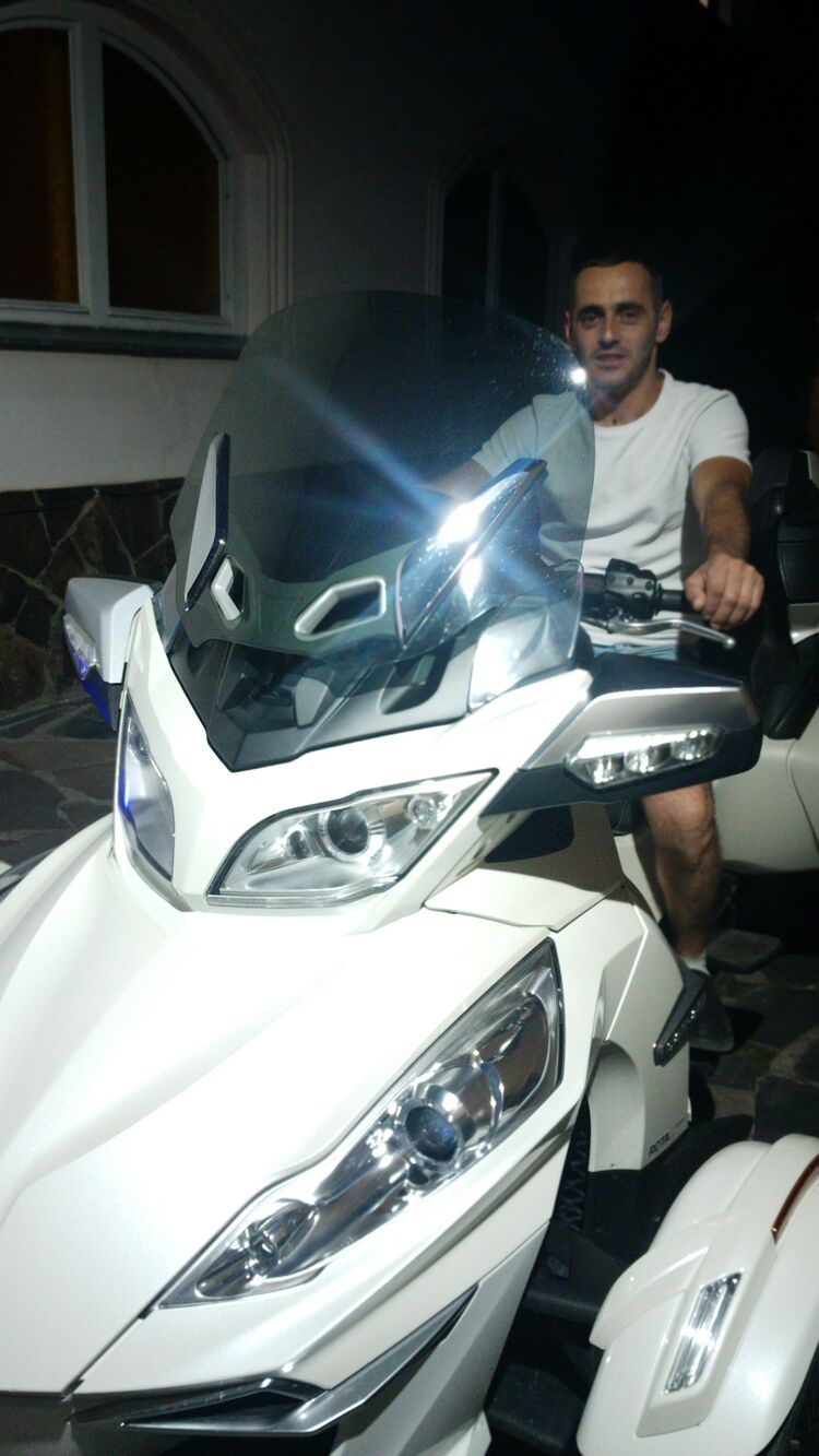  ,   Armen, 36 ,   ,   