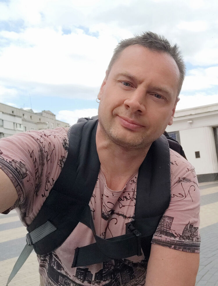  52594331  Slava, 39 ,    