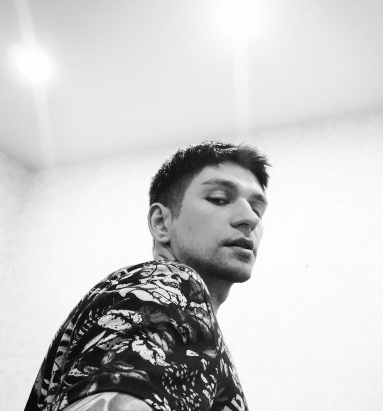 53969921  Roman, 29 ,    -