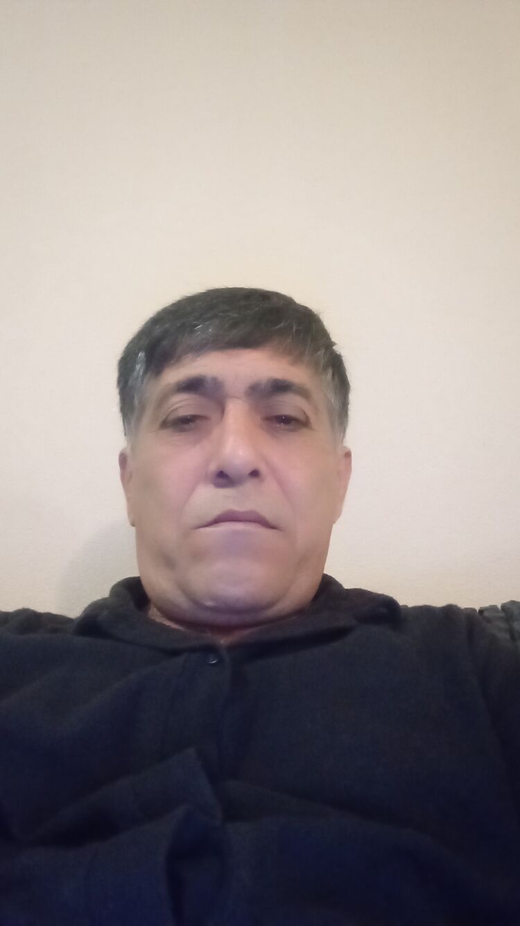  46195891  Zaur, 49 ,    