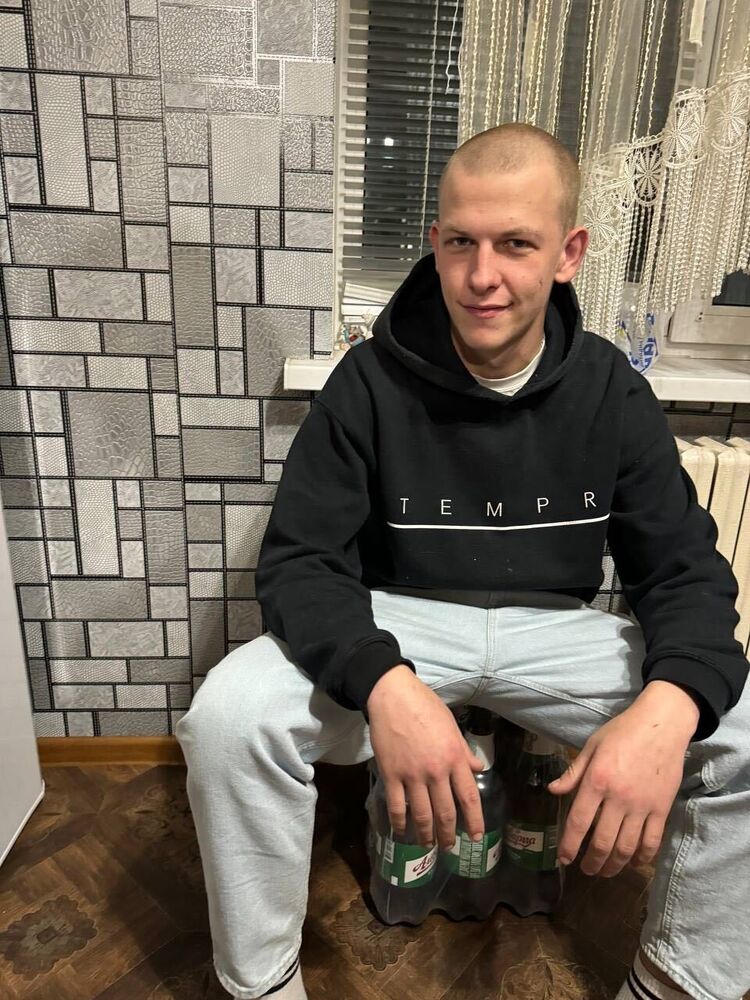  50737121  Oleg, 22 ,    