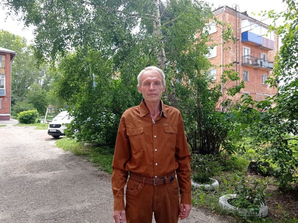  36858131  Konstantin, 69 ,    