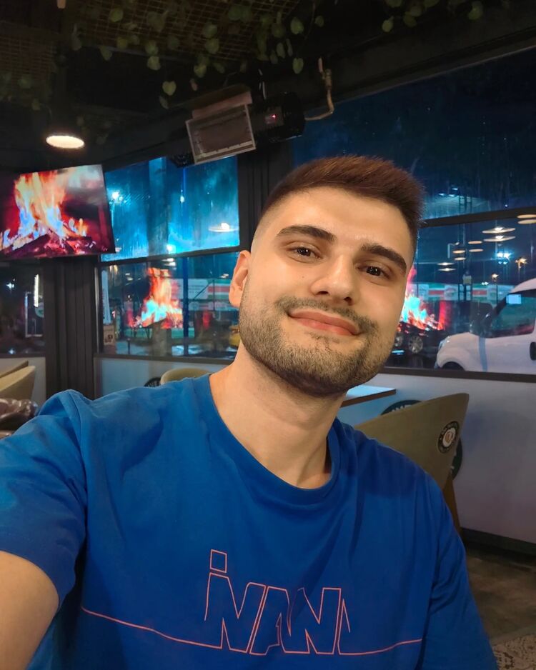  47978531  BERAT, 26 ,    