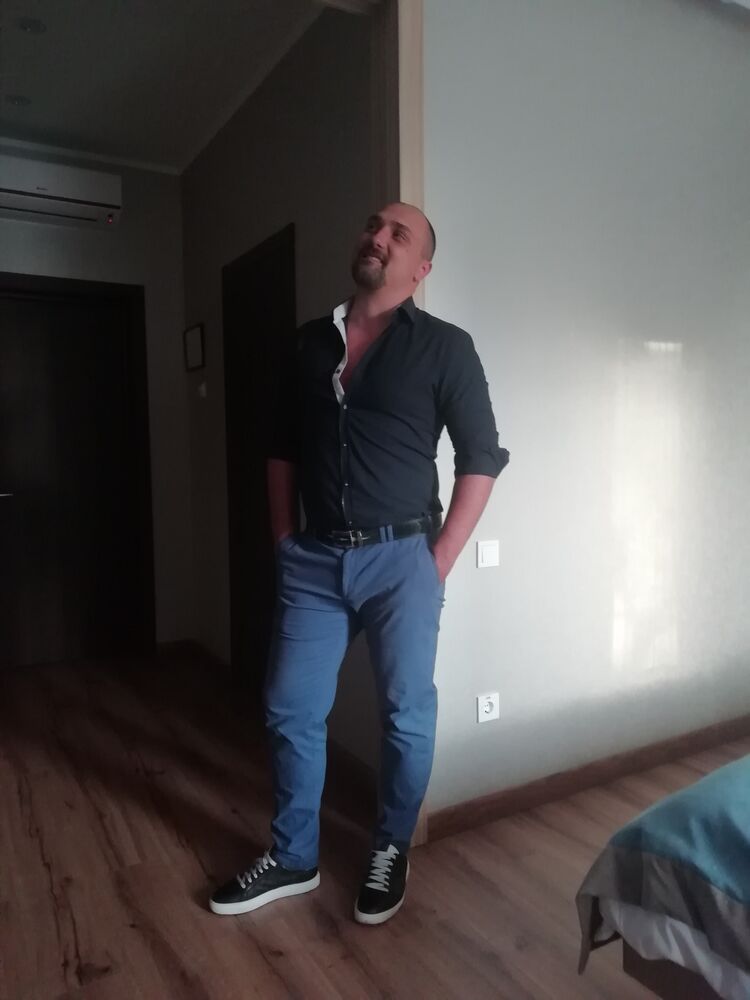 53046421  , 35 ,    