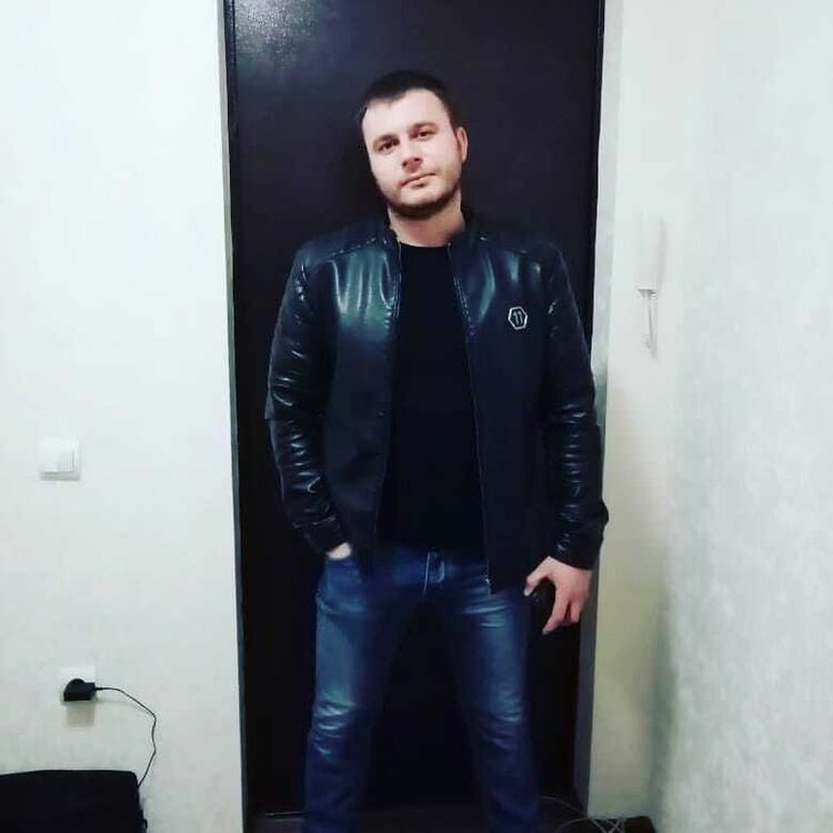  35272671  Viktor, 38 ,    