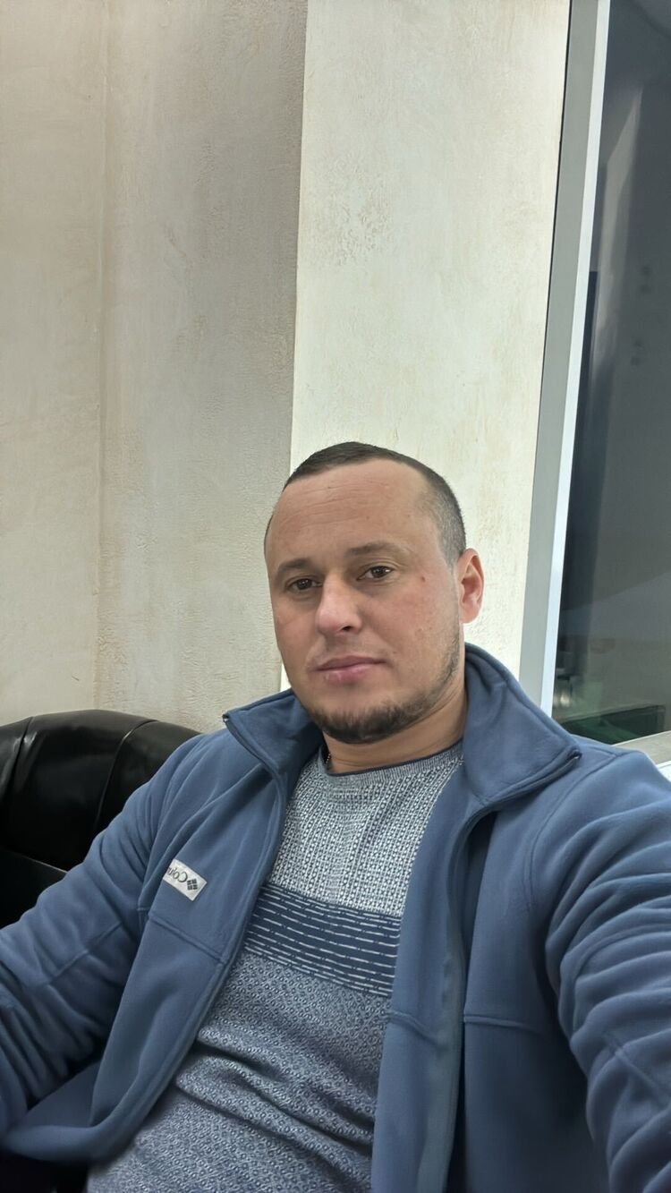  48827921  Viktor, 33 ,    