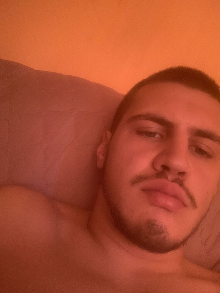  37726131  Nikolai, 25 ,    