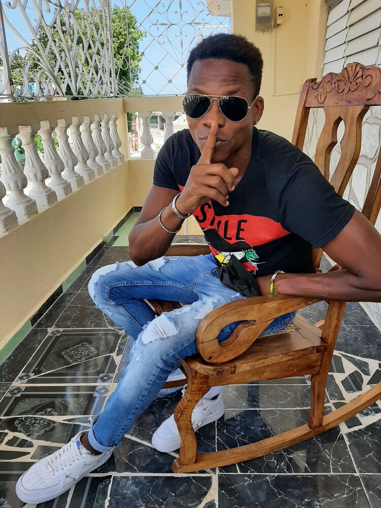  23992841  Chiri slomon, 48 ,    