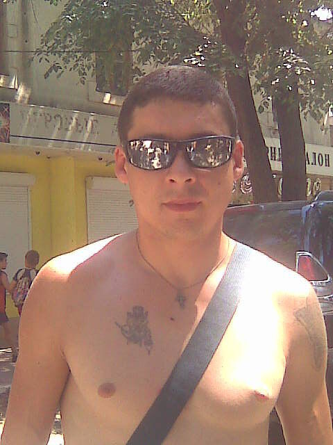  ,   Dom, 40 ,   