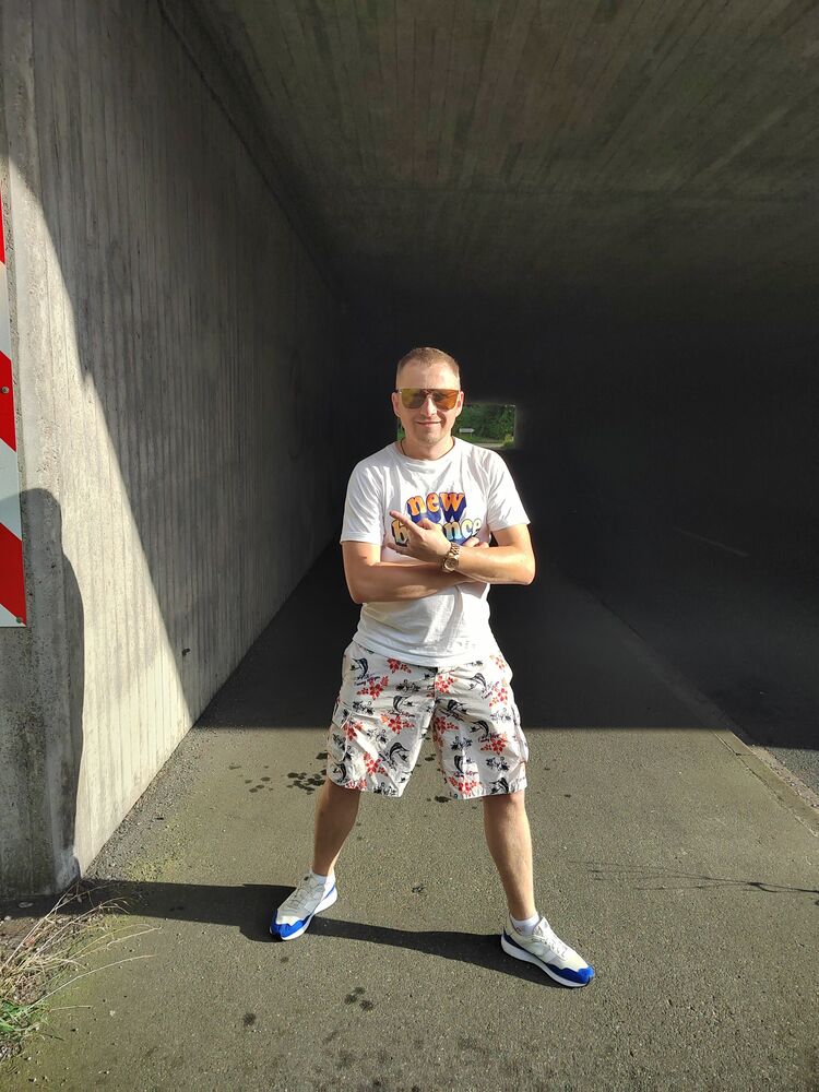  ,   Garik, 37 ,   ,   , c 