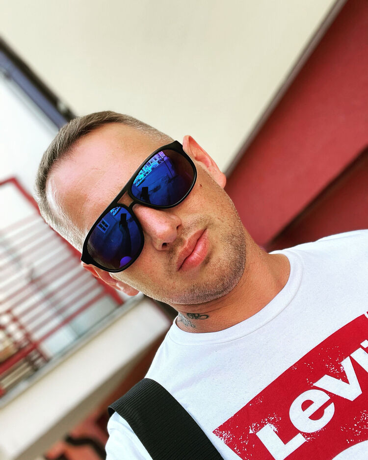  ,   Alex, 40 ,   ,   , 