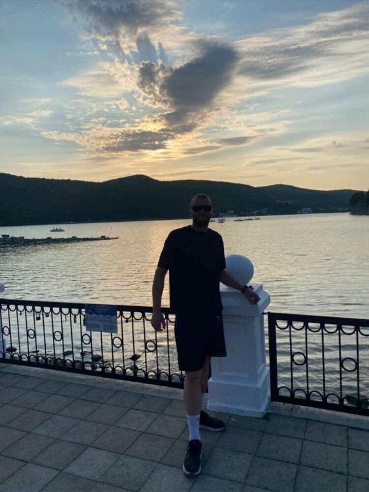  54219441  Alexander, 32 ,    -