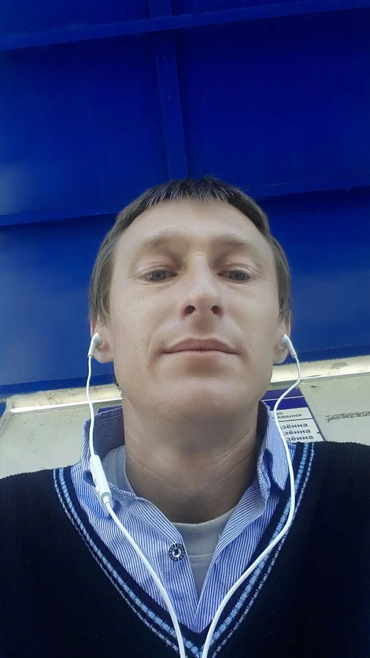  41003641  Andrei, 44 ,    