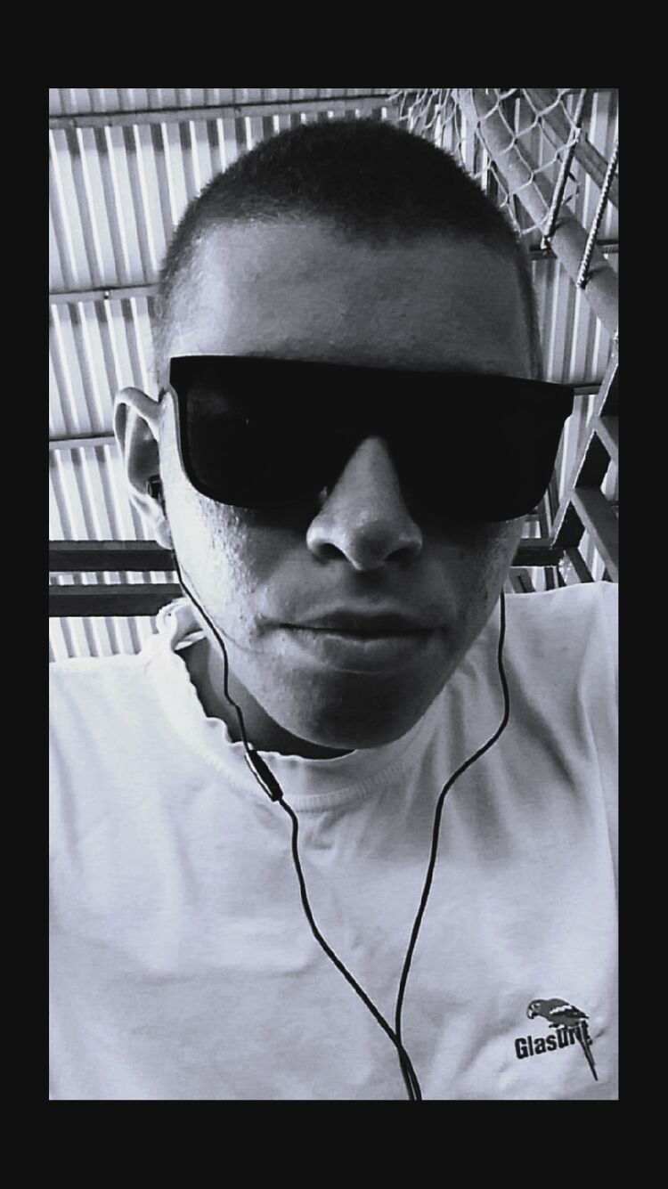  ,   Oleg, 22 ,   