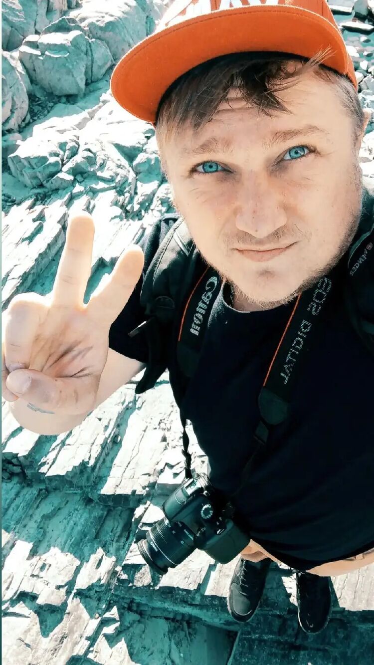  27411391  Alexander, 37 ,    