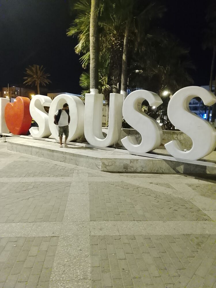  54472461  Zina, 43 ,    