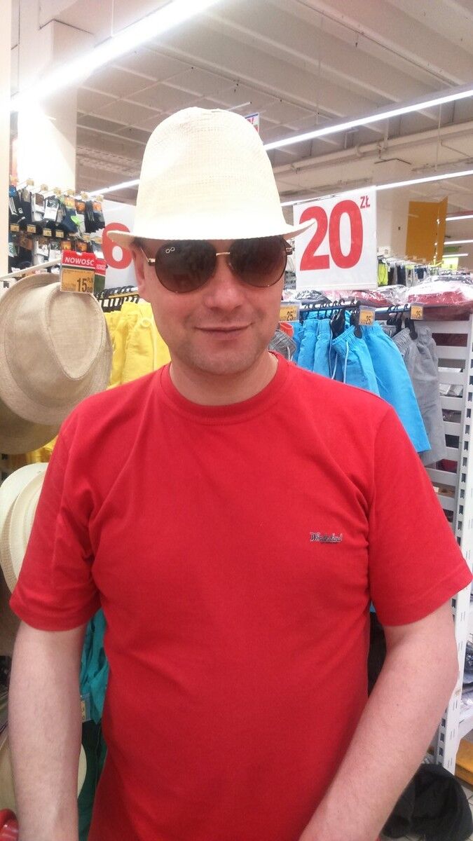  ,   Wadim, 52 ,   