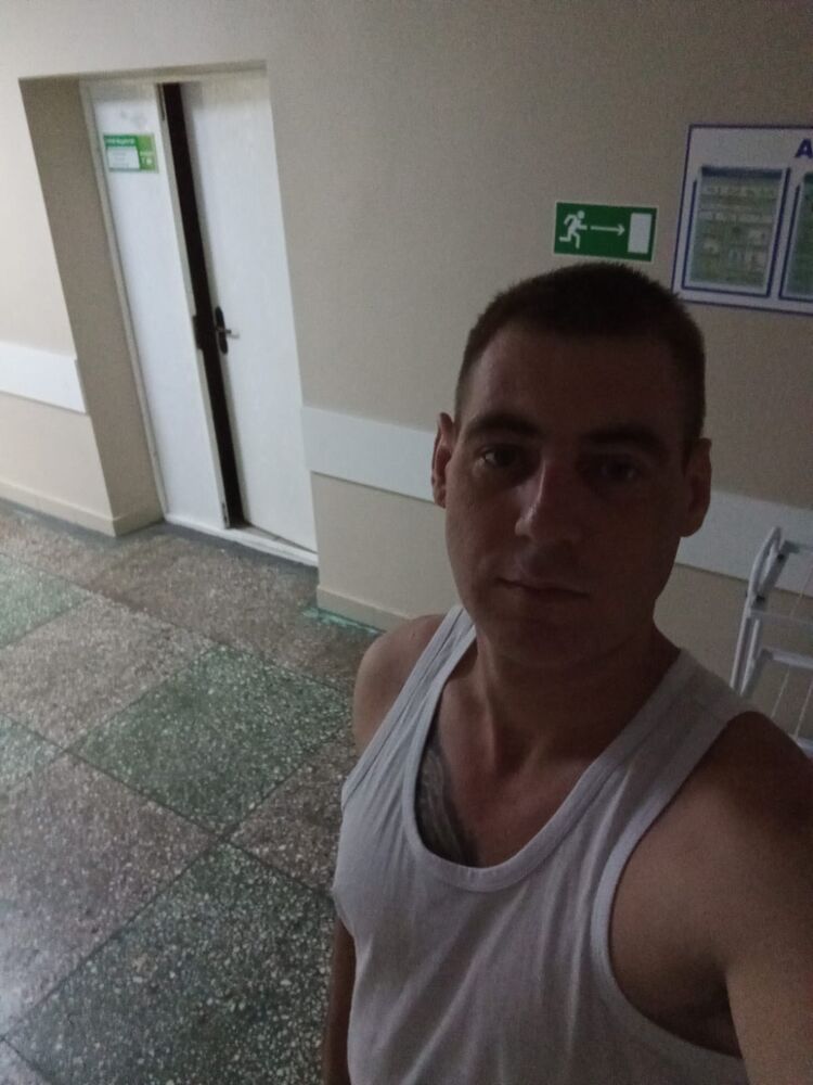  54744051  Roman, 32 ,    