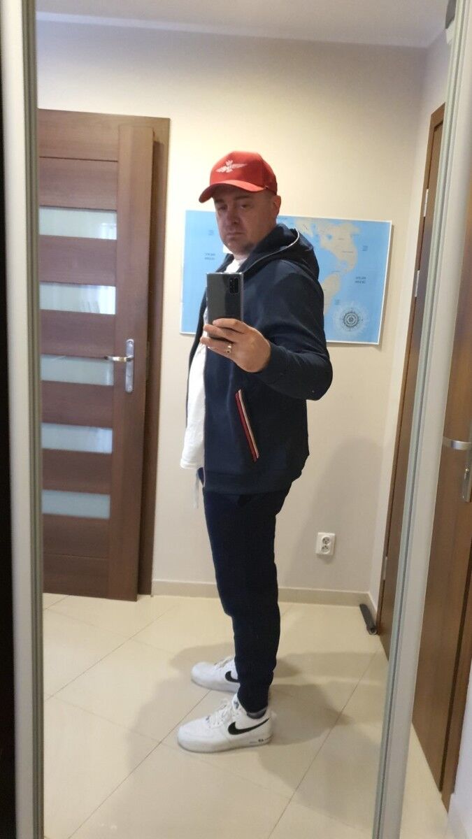  ,   Aleks, 48 ,  