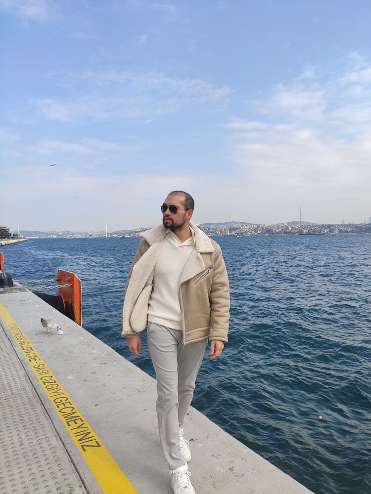  52218141  Burak, 26 ,    