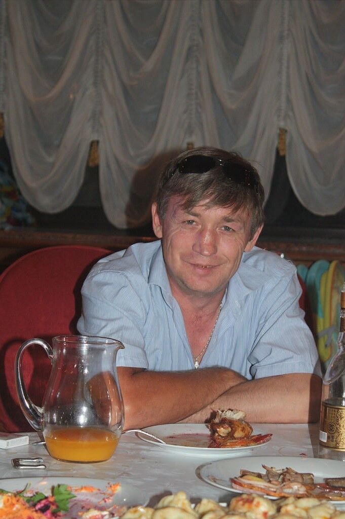  18051001  Sergey, 56 ,    