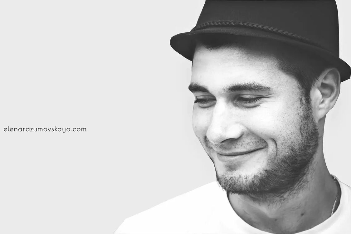  31765261  Pavel, 34 ,    