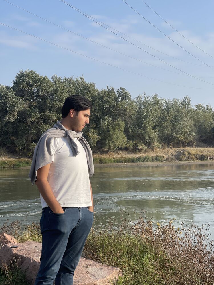  38747781  Kamran, 26 ,    