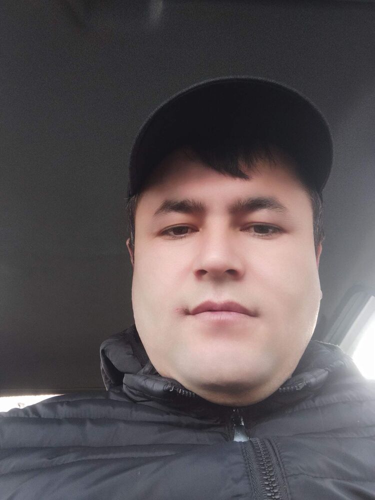  39203241  Muxiddin, 32 ,    Praha