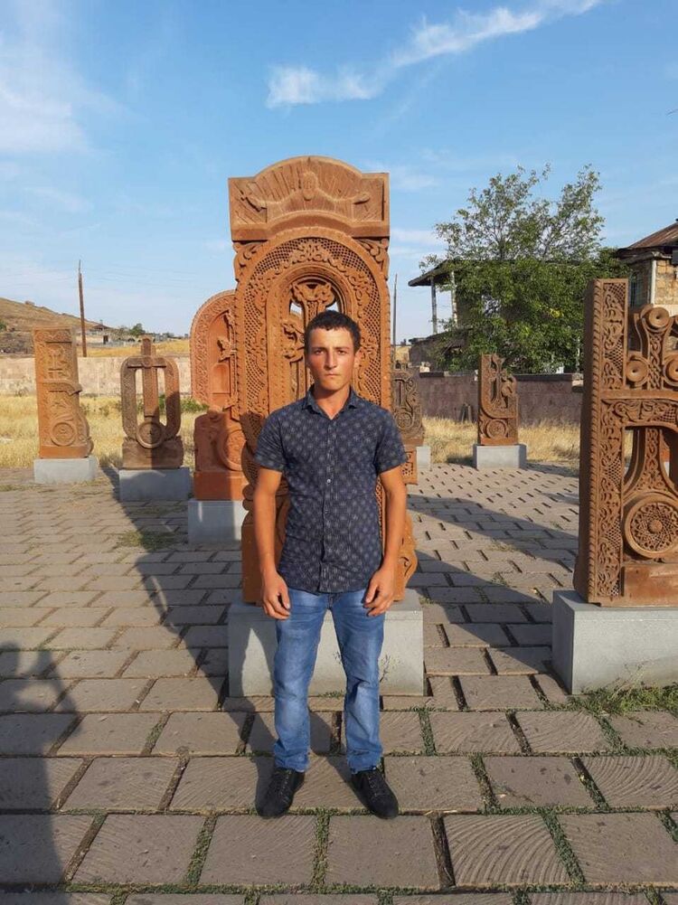  17692291  Garik, 23 ,    