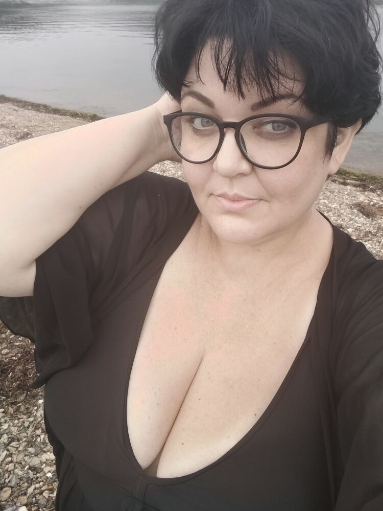  52801141  Jeni, 44 ,    