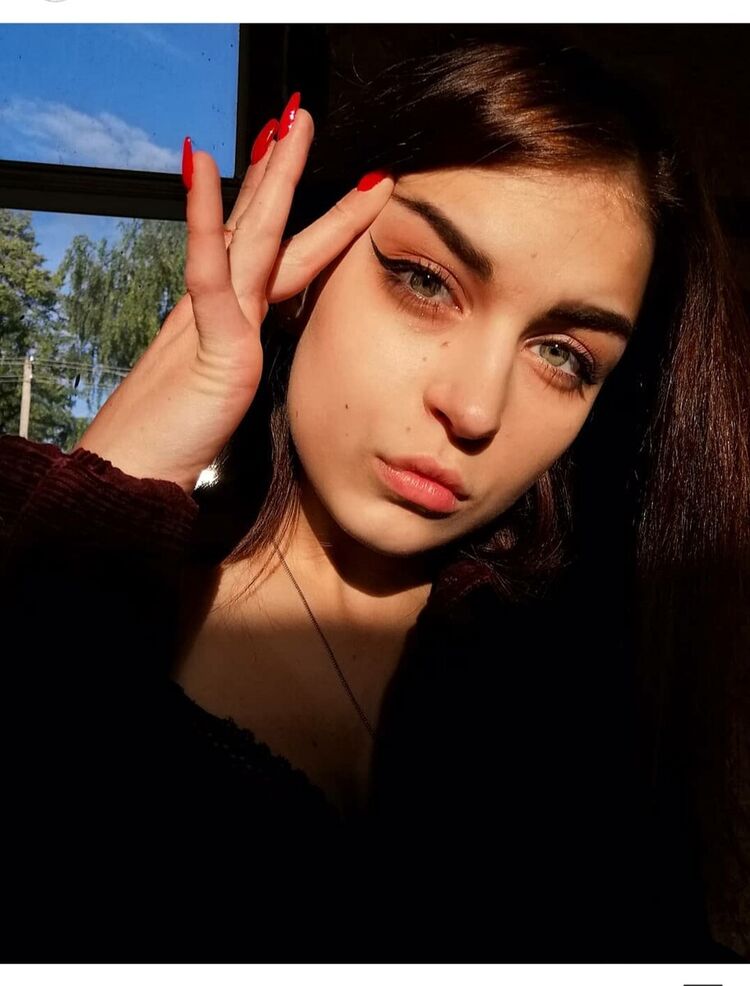  ,   Eva, 24 ,   ,   , c , 