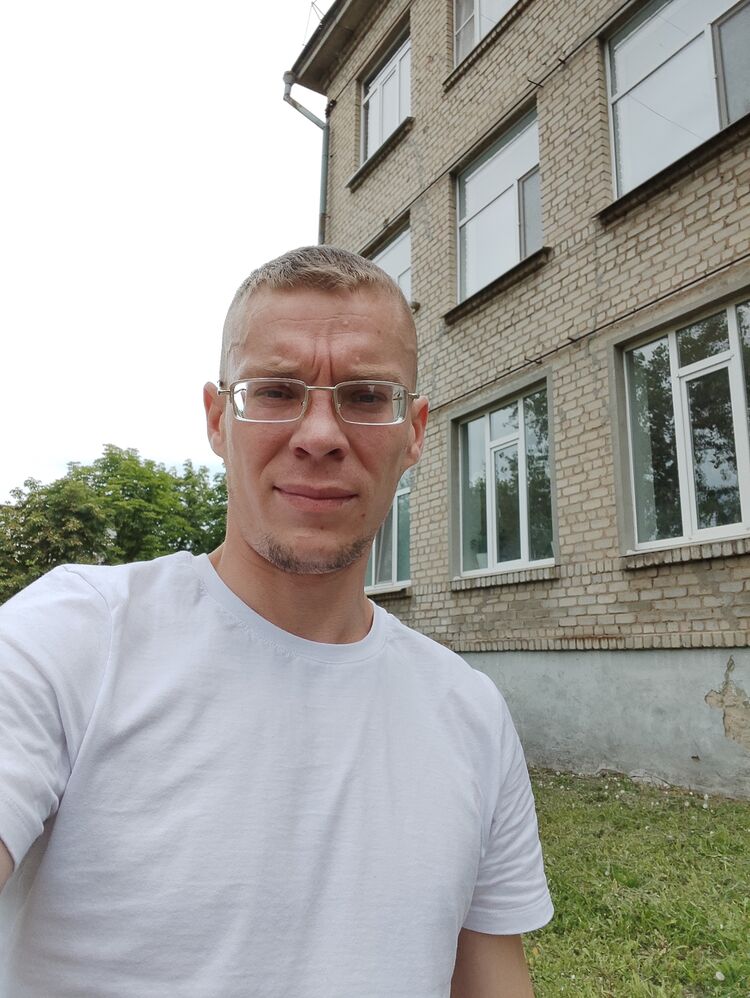  41973281  Ivan, 31 ,    