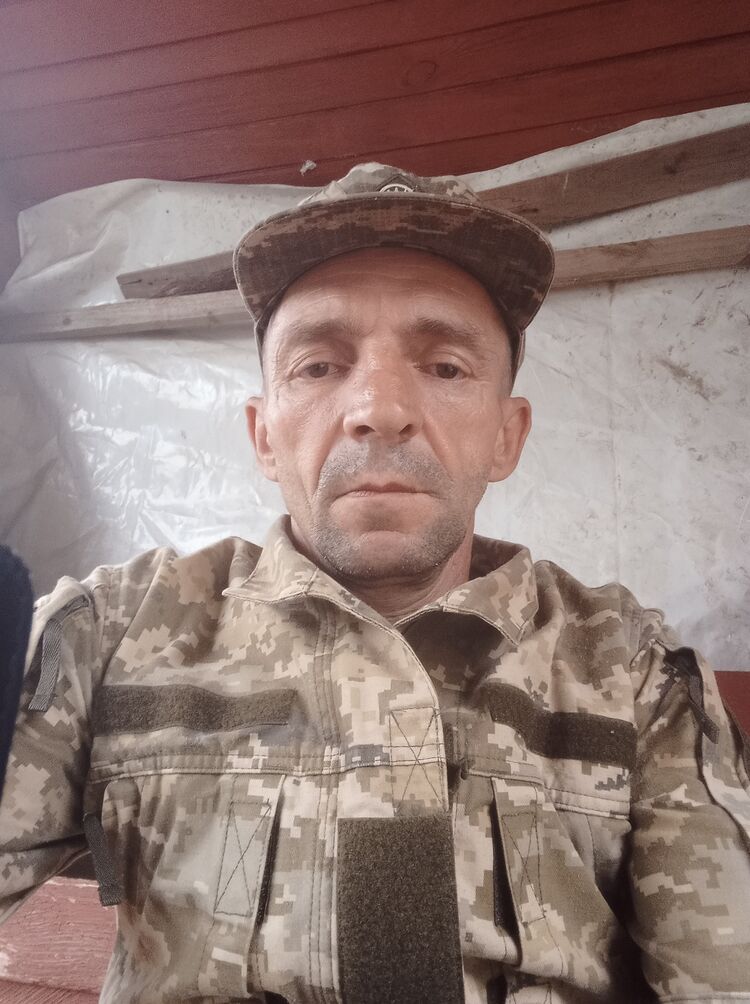  44830771  Vasilij, 47 ,    