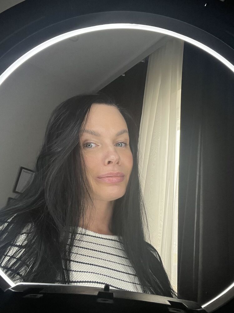  39364571  Catherine, 44 ,    