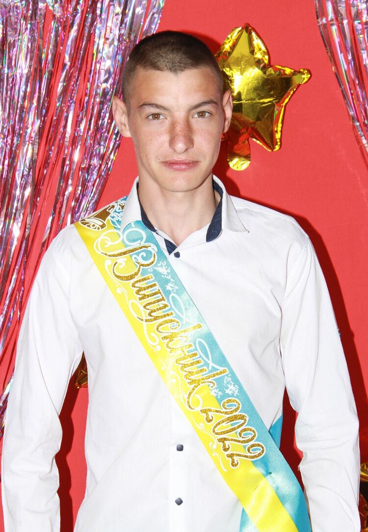  49458031  Serhiu, 20 ,    