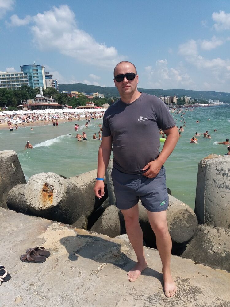  17740271  Andrei, 44 ,    