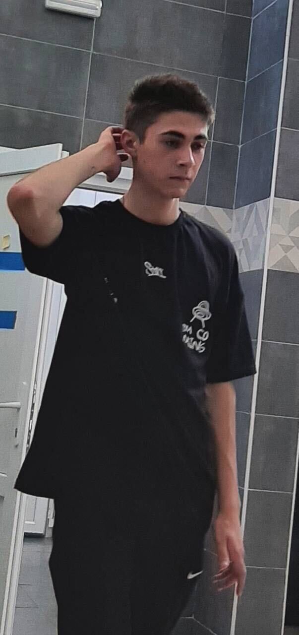  46985371  Andriy, 22 ,    