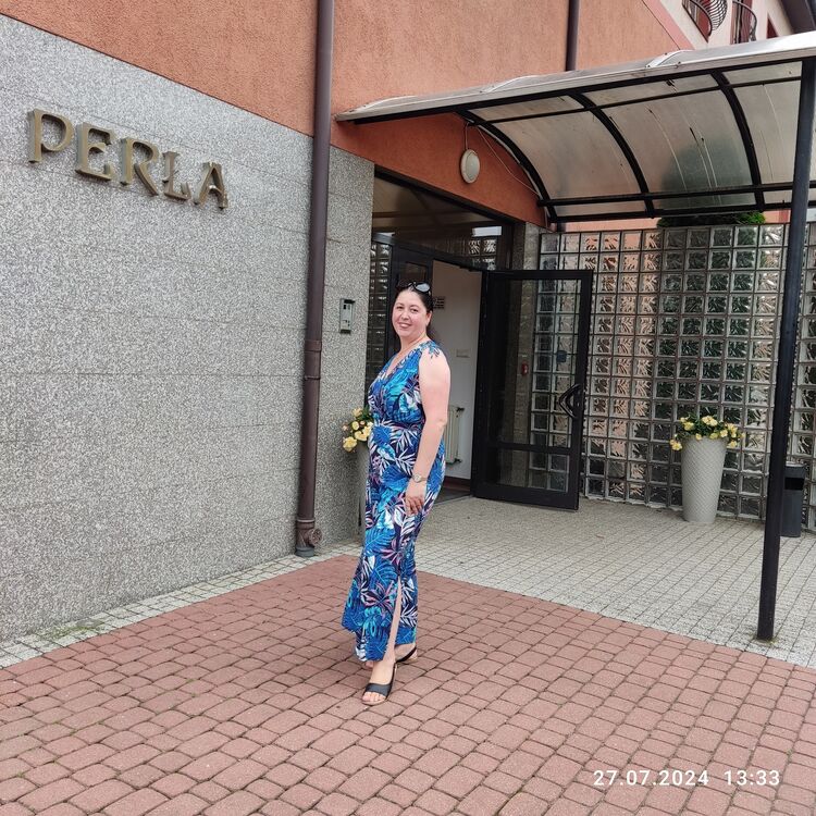  ,   tiana, 42 ,     
