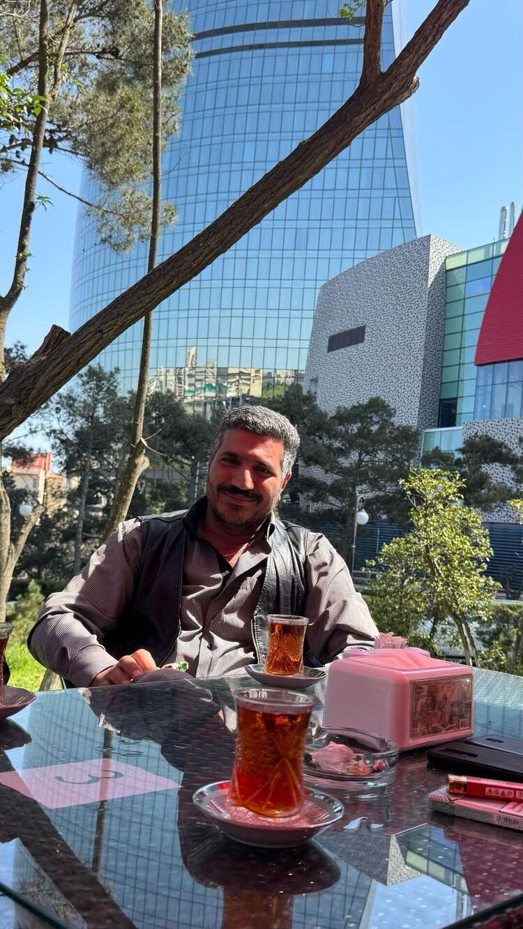  51351801  Mubariz, 46 ,    