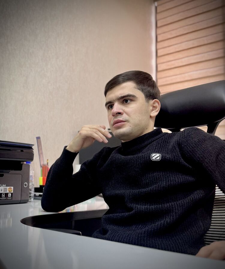  54480631  Ilhom, 28 ,    