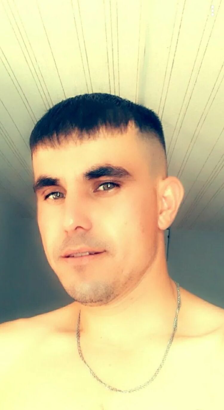  32436821  Roman, 35 ,    