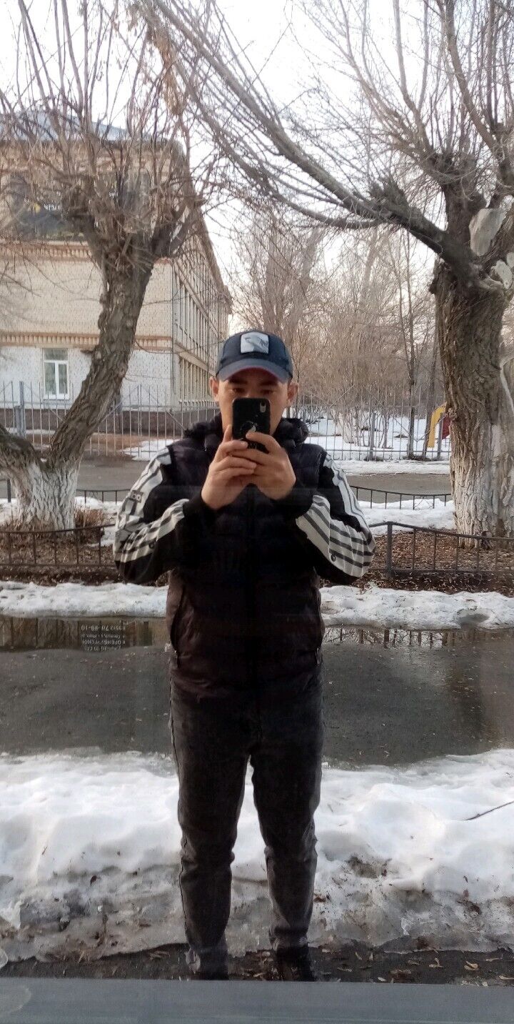  ,   Erlan, 27 ,   ,   , c , 