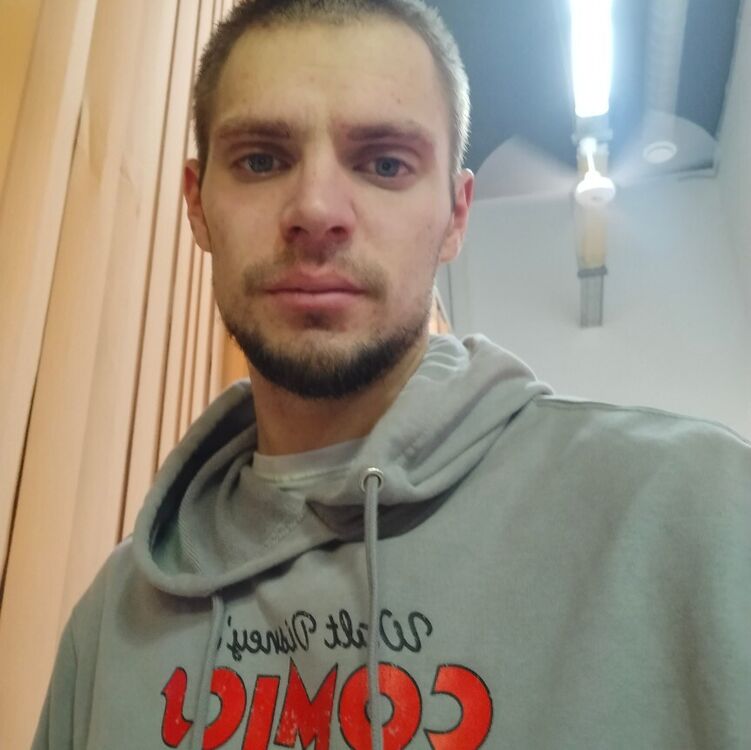  31408221  Denis, 31 ,    