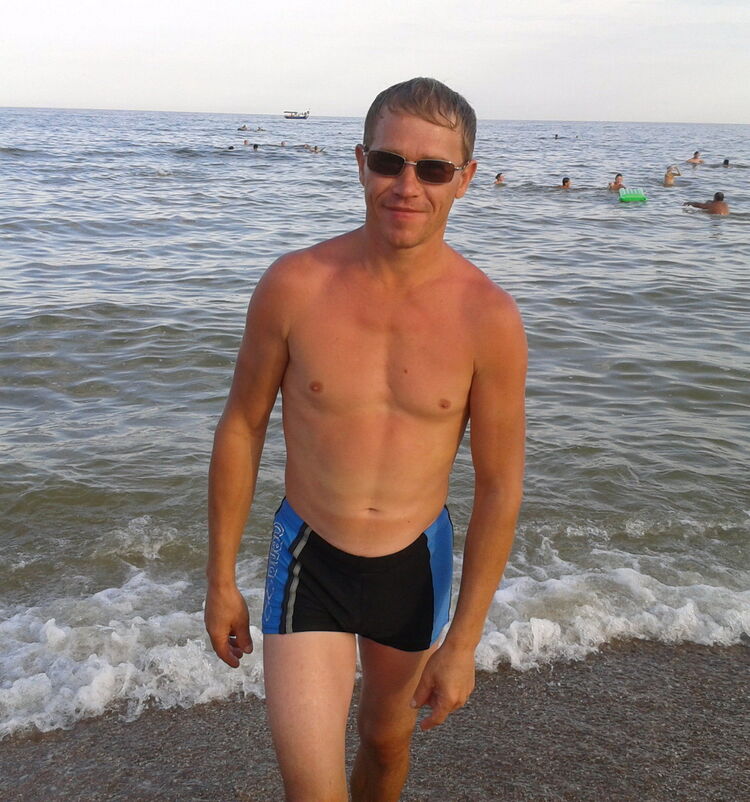  9764321  Uyriy, 52 ,    